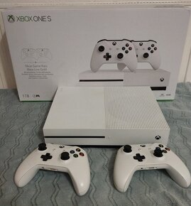 Xbox One S (1TB) se dvěma ovladači + 42 her