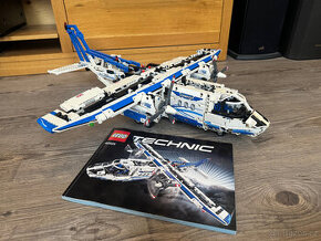 Lego technic 42025 nákladní letadlo na baterie