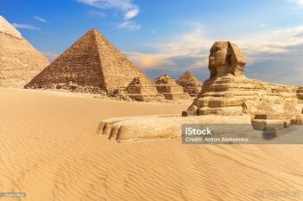 Povídka objevování tajemství pyramid v Gíze v Egyptě -