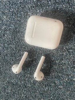 sluchátka AirPods