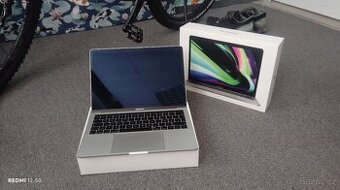 MacBook PRO 13" i5(4core) 8 GB RAM a 256 GB SSD 300 Cyklů