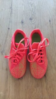 Dětské sálové boty/kopačky Adidas Predator (EUR 32)