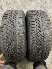 Dvě zimní pneu Dunlop 215/60/16