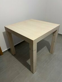 Stůl ze smrkového dřeva