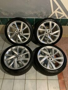 Alu kola Škoda SCALA R18 5X100 ZIMNÍ PNEU 205/45 R18 Stříbr