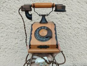 Starý telefon TESLA typ CS20, rok 1980 má i šnůry, krásný