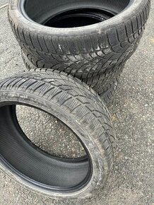 235/40 R19 zimní Dunlop