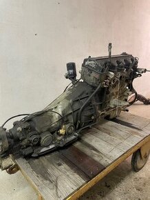 Motor Mercedes 2.3 M102 s převodovkou