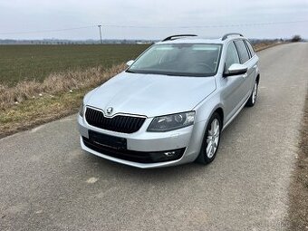 ► ŠKODA OCTAVIA III COMBI 1.4 TSI DSG XEN-LED-PANORAMA-TAŽNÉ