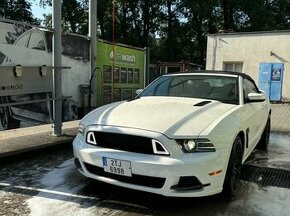 Pronájem Ford Mustang V6 2012 Convertible