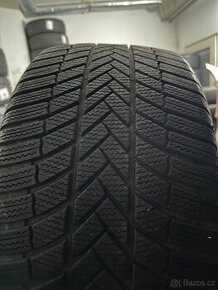 255/40r18 bridgestone zimní