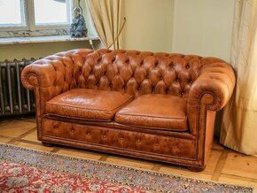 Starožitná sofa Chesterfield dvoumístná - 1