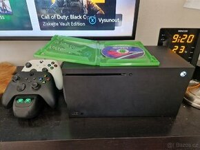 Xbox Series X + dva ovladače