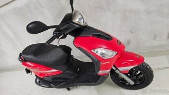 Piaggio/Derbi Boulevard 125 Four 4T. Najeto: 8.600 km