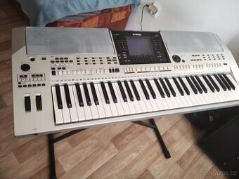 Yamaha psr OR 700