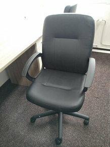 Nová kancelářská židle z černé ekokůže - houpací