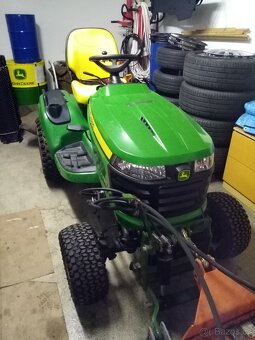 traktor John deer X758