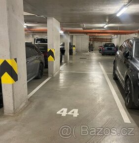 Pronájem garážového stání 13 m² Praha 3