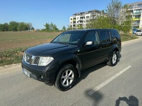 Nissan Pathfinder 2,5 DCi 126kw, tažné na 3t, pěkné pneu