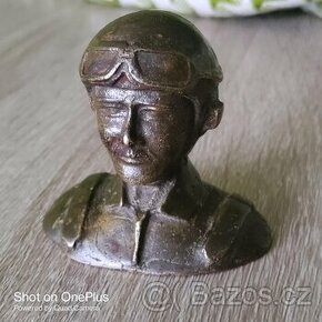 BRONZOVÁ BUSTA - TĚŽÍTKO LETCE/PILOTA R.A.F.CCA 1918/1938