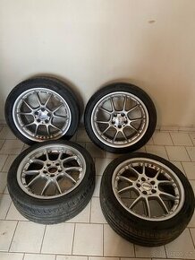 Dvoudílné BBS, Letní pneu 245/40 R18