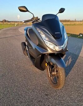 SKÚTR - 2022 HONDA PCX 125