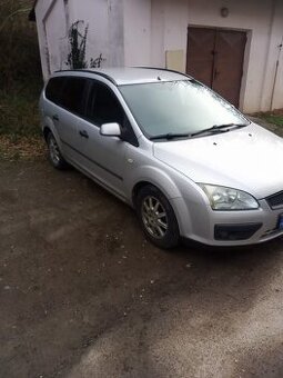 Ford Focus MK 2 1.6i, rok 2006. Vyhřívaná sedadla 