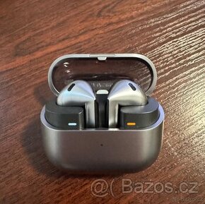 Sluchátka Samsung Galaxy Buds3 stříbrné - 1