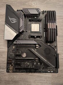 ASUS ROG STRIX X570-E GAMING s Ryzen 5 5600 a 32GB Ram