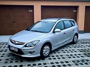 Hyundai i30 kombi 1.6 crdi 2012 NAVI, nová STK a servis