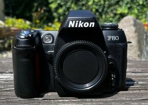 Nikon F80 - krásný stav