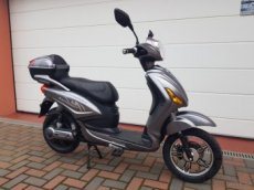 RACCEWAY E-Moped, bez nutnosti mít řidičský průkaz