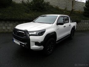 Toyota Hilux 2.8 D-4D 4x4 INVINCIBLE SPORT 10/2023 ZÁRUKA - 1