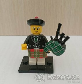 Lego figurka Skotský dudák ze 7. Série minifigures set 8871