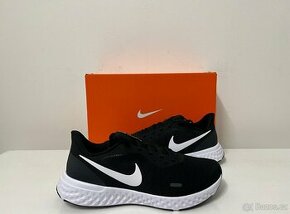 Nike Revolution 5 Black White vel.41/26cm - 1