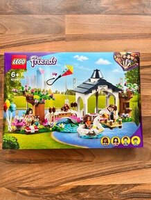 Lego set Friends 41390, 41447 Andreino faro a podium - 1