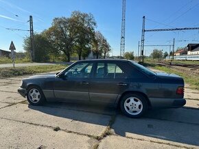 Mercedes Benz w124 220E