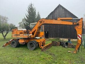 Kolový bagr liebherr - 1