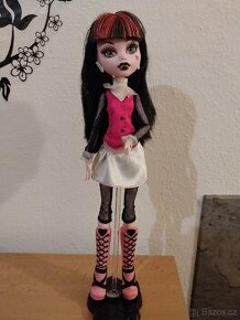 Monster high draculaura - 1