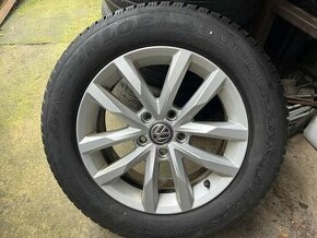 Prodám zimní pneu 215/60 R16 vč.Alu kol VW - 1