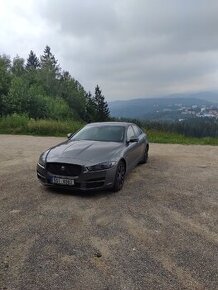 Jaguar XE - 1