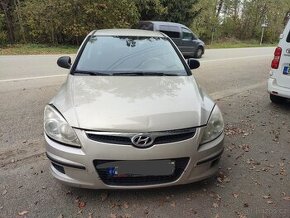 Hyundai i30 1,4 16V r.v. 2008, benzín, k opravě nebo na náhr