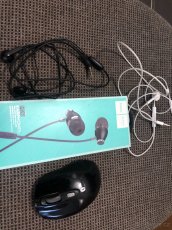Bezdrátová myš, kamera k PC, a 3 sluchátka