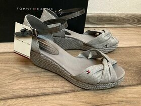 Stříbrné sandály Tommy Hilfiger Elba