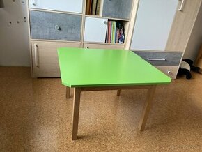 Dětský dřevěný stolek