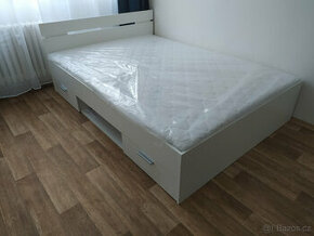 Multifunkční postel 140x200 zásuvkami, rošty a matrací. Bílá