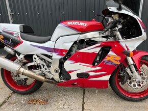 Suzuki GSX-r 750 najeto jen 29 tis.  rok 1995 72kw