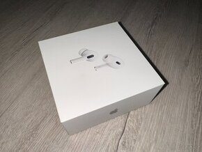 Apple AirPods Pro (2. generace) s MagSafe pouzdrem (USB-C)