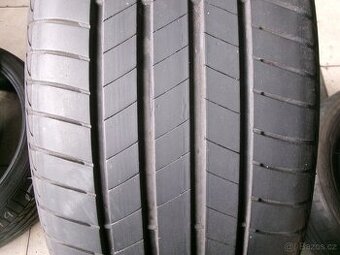 235/40/19 BRIDGESTONE (4-4,5mm) č.15501