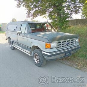 Ford F150 5.8 V8 manuál 4 x 4